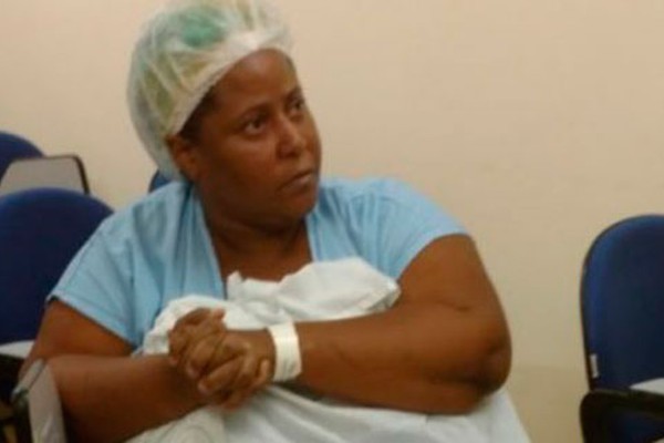 Mulher mata grávida e tira bebê com uma faca para ficar com a criança, em Uberlândia