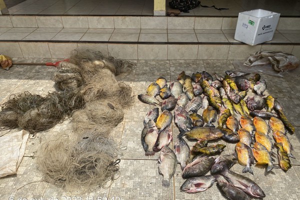 Pescadores são flagrados com 32 redes e quase 50 quilos de peixes  na represa de Nova Ponte