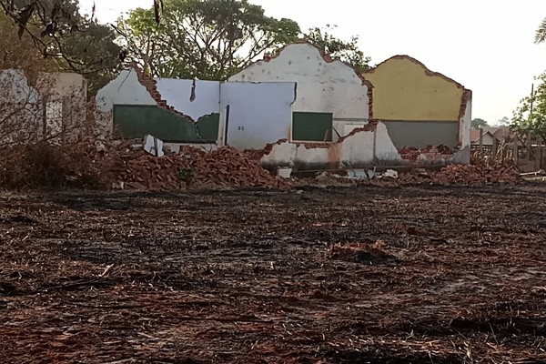 Produtor rural é acusado de invadir e demolir escola pública para aumentar seu plantio de soja